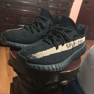 Yeezy Boost 350 V2 Black/Copper
